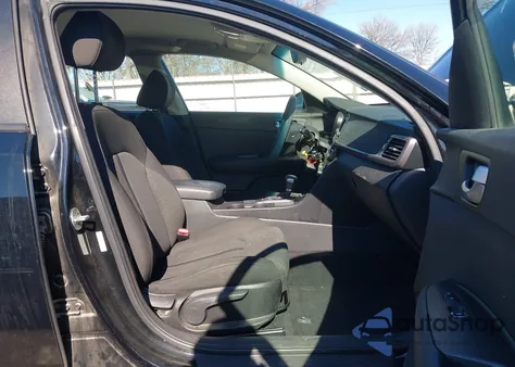 2017 Kia Optima Lx z USA, uszkodzony, nr VIN 5XXGT4L30HG145794